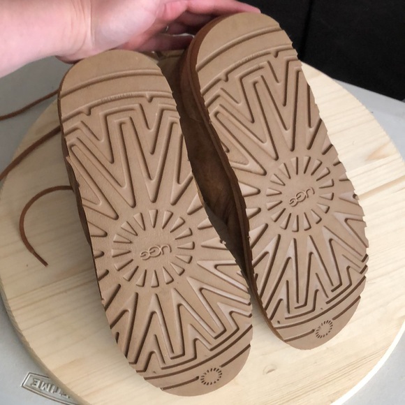 UGGs mens soft  boots camel color with cream color fleece lining - Picture 5 of 5